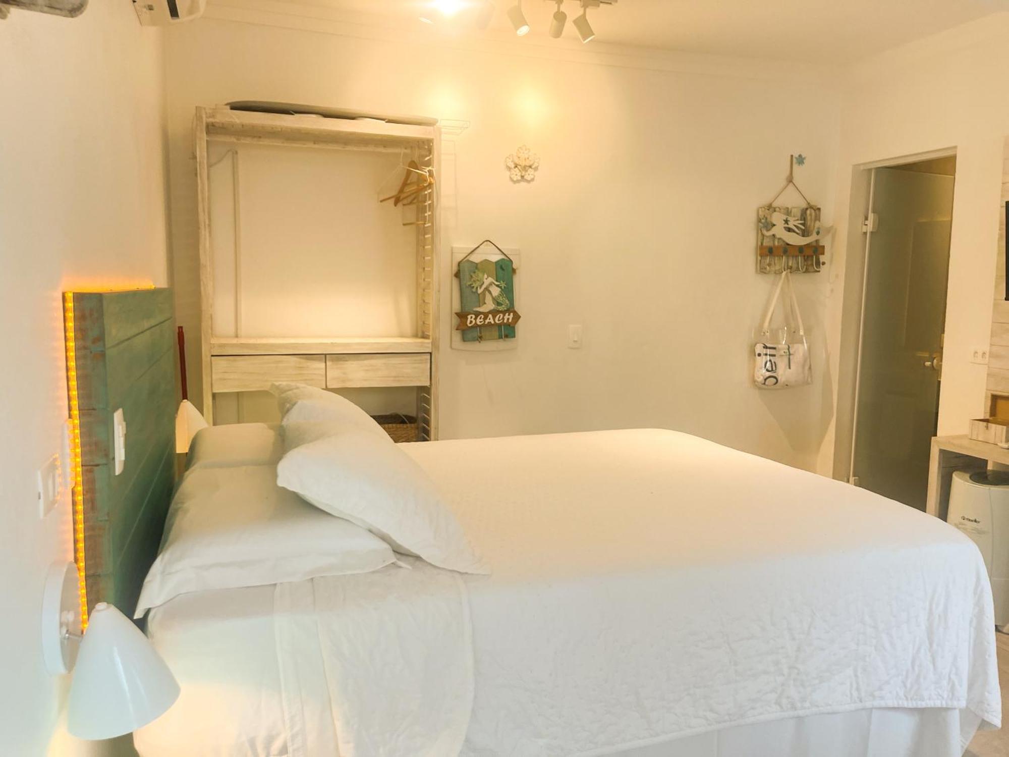 Casa D'Aroeira Residencial Boutique - Centro De Juquei - 2 Quadras Do Mar - Servico De Praia - Roupa De Cama 600 Fios Algodao Egipcio - Toalhas Banho E Praia - Tudo Novo - Estacionamento Interno - Cozinha - Consulte Unidades Com Ofuro Hidro E Cromote Exterior foto